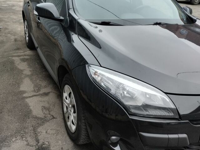 Черный Рено Меган, объемом двигателя 0 л и пробегом 235 тыс. км за 7300 $, фото 1 на Automoto.ua