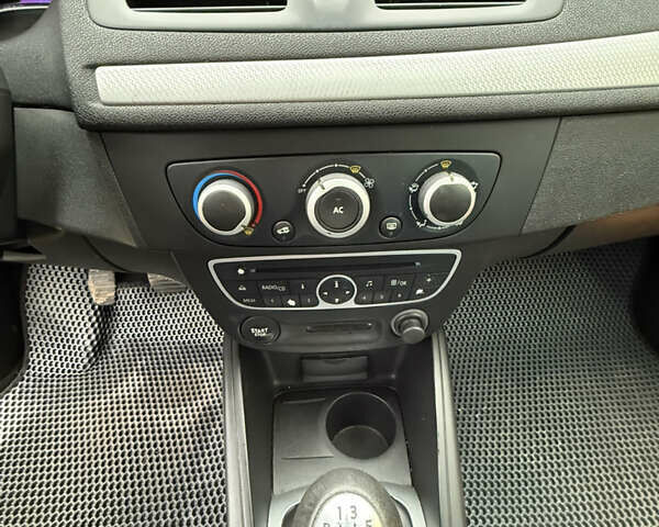 Черный Рено Меган, объемом двигателя 1.4 л и пробегом 185 тыс. км за 5999 $, фото 51 на Automoto.ua