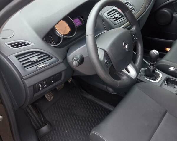 Рено Меган 2010 в Луцке на Automoto.ua Черный Рено Меган, объемом двигателя 1.6 л и пробегом 198 тыс. км за 6100 $, фото 43 на Automoto.ua