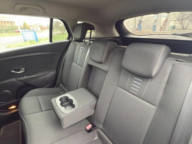 Черный Рено Меган, объемом двигателя 0 л и пробегом 202 тыс. км за 6499 $, фото 6 на Automoto.ua