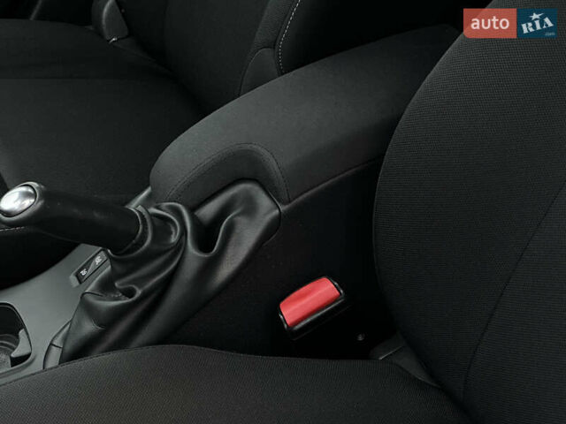 Черный Рено Меган, объемом двигателя 1.46 л и пробегом 277 тыс. км за 7300 $, фото 47 на Automoto.ua