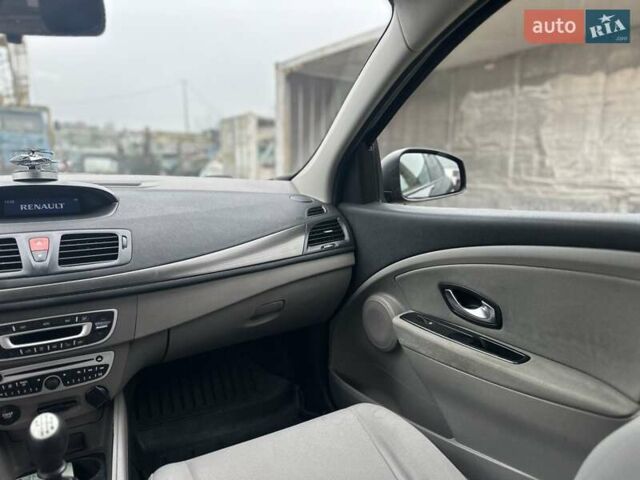 Чорний Рено Меган, об'ємом двигуна 1.46 л та пробігом 305 тис. км за 6499 $, фото 8 на Automoto.ua