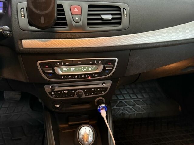 Черный Рено Меган, объемом двигателя 1.5 л и пробегом 380 тыс. км за 7300 $, фото 13 на Automoto.ua