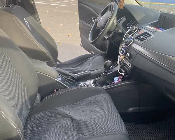 Черный Рено Меган, объемом двигателя 1.5 л и пробегом 290 тыс. км за 7200 $, фото 13 на Automoto.ua