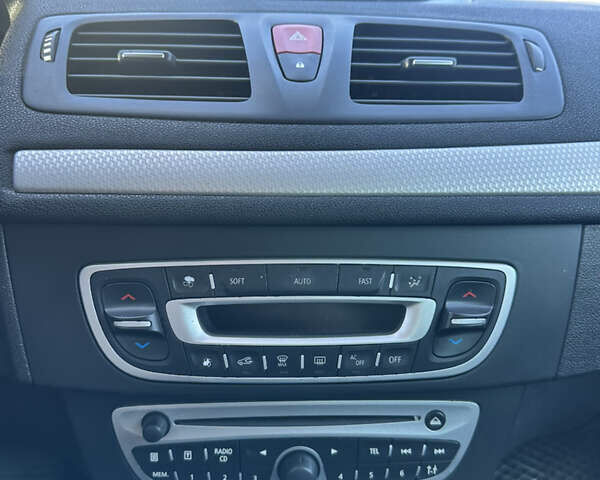 Чорний Рено Меган, об'ємом двигуна 1.46 л та пробігом 243 тис. км за 7600 $, фото 11 на Automoto.ua