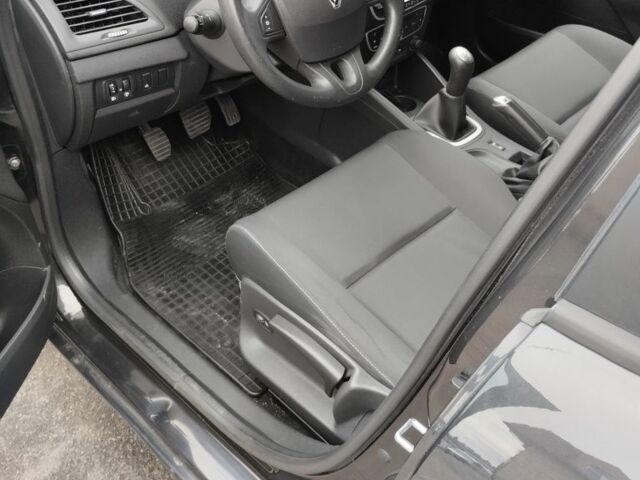 Черный Рено Меган, объемом двигателя 0 л и пробегом 235 тыс. км за 7300 $, фото 3 на Automoto.ua