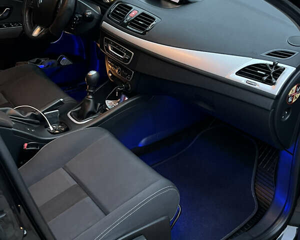 Черный Рено Меган, объемом двигателя 1.4 л и пробегом 248 тыс. км за 7500 $, фото 11 на Automoto.ua