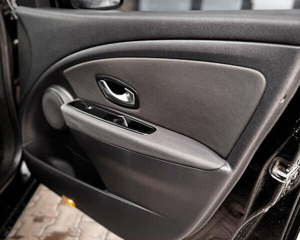 Черный Рено Меган, объемом двигателя 1.5 л и пробегом 240 тыс. км за 6500 $, фото 33 на Automoto.ua