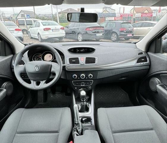 Чорний Рено Меган, об'ємом двигуна 1.6 л та пробігом 185 тис. км за 7600 $, фото 16 на Automoto.ua