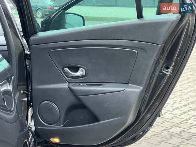 Черный Рено Меган, объемом двигателя 1.4 л и пробегом 170 тыс. км за 6900 $, фото 46 на Automoto.ua