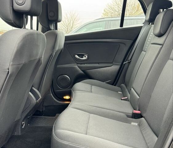 Чорний Рено Меган, об'ємом двигуна 1.6 л та пробігом 185 тис. км за 7600 $, фото 15 на Automoto.ua