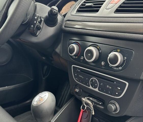 Чорний Рено Меган, об'ємом двигуна 1.6 л та пробігом 185 тис. км за 7600 $, фото 20 на Automoto.ua