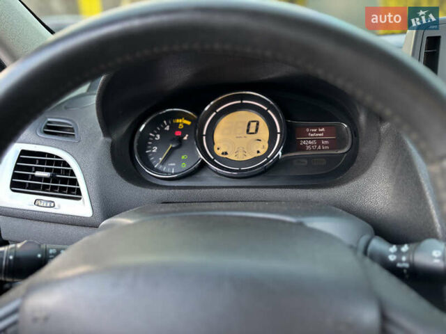 Черный Рено Меган, объемом двигателя 1.46 л и пробегом 240 тыс. км за 6990 $, фото 19 на Automoto.ua