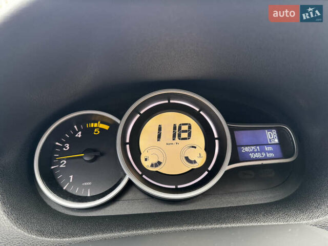 Черный Рено Меган, объемом двигателя 1.5 л и пробегом 240 тыс. км за 6500 $, фото 20 на Automoto.ua