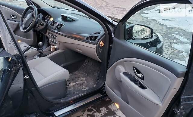 Черный Рено Меган, объемом двигателя 1.5 л и пробегом 249 тыс. км за 5700 $, фото 10 на Automoto.ua