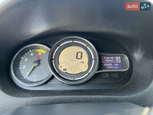 Черный Рено Меган, объемом двигателя 1.6 л и пробегом 250 тыс. км за 7500 $, фото 3 на Automoto.ua