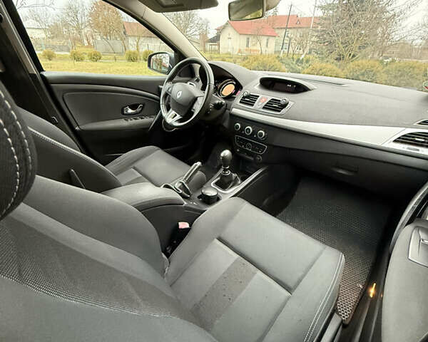 Черный Рено Меган, объемом двигателя 1.4 л и пробегом 185 тыс. км за 5999 $, фото 44 на Automoto.ua