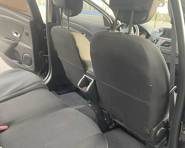 Черный Рено Меган, объемом двигателя 1.5 л и пробегом 290 тыс. км за 7200 $, фото 11 на Automoto.ua