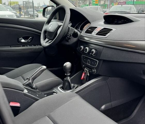 Чорний Рено Меган, об'ємом двигуна 1.6 л та пробігом 185 тис. км за 7600 $, фото 18 на Automoto.ua