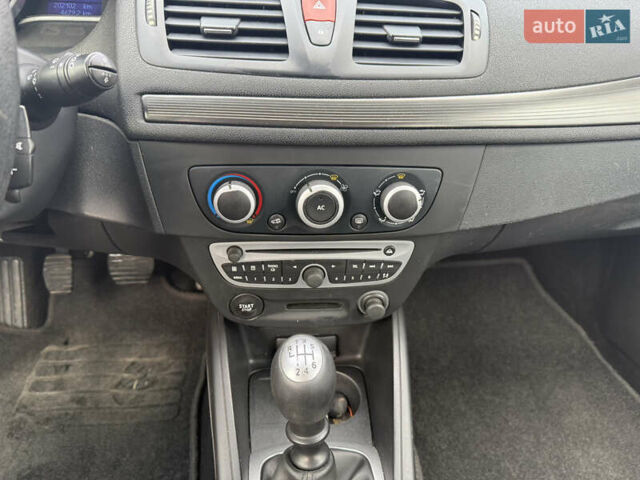 Черный Рено Меган, объемом двигателя 1.6 л и пробегом 212 тыс. км за 6700 $, фото 13 на Automoto.ua