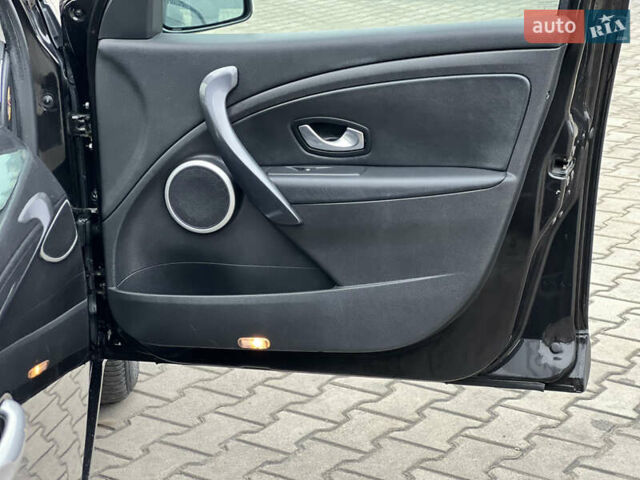 Черный Рено Меган, объемом двигателя 1.4 л и пробегом 170 тыс. км за 6900 $, фото 49 на Automoto.ua