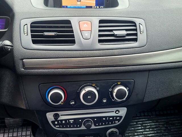 Черный Рено Меган, объемом двигателя 1.5 л и пробегом 280 тыс. км за 6600 $, фото 9 на Automoto.ua