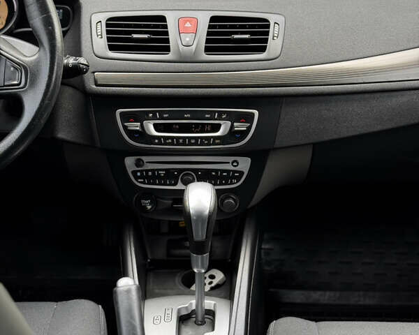 Черный Рено Меган, объемом двигателя 1.5 л и пробегом 240 тыс. км за 6500 $, фото 18 на Automoto.ua