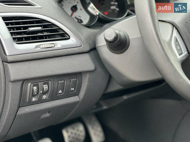 Черный Рено Меган, объемом двигателя 1.4 л и пробегом 170 тыс. км за 6900 $, фото 39 на Automoto.ua