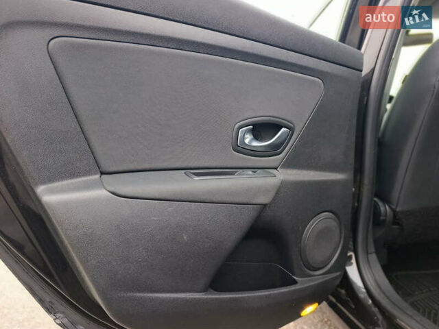 Черный Рено Меган, объемом двигателя 1.6 л и пробегом 196 тыс. км за 7500 $, фото 19 на Automoto.ua