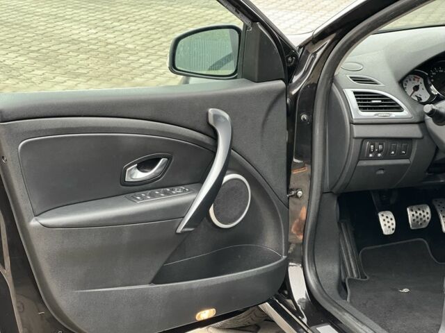 Черный Рено Меган, объемом двигателя 0 л и пробегом 170 тыс. км за 6900 $, фото 7 на Automoto.ua