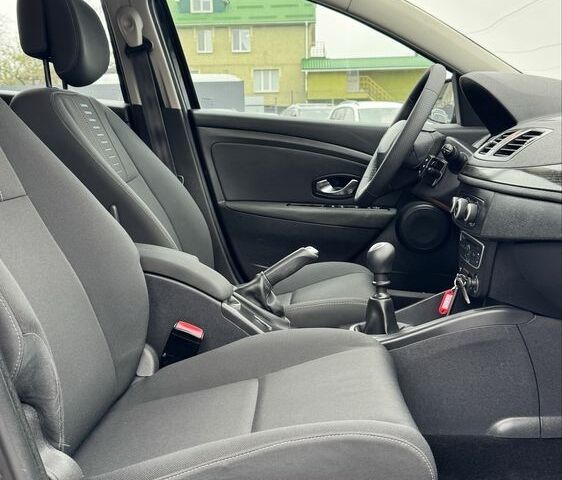 Чорний Рено Меган, об'ємом двигуна 1.6 л та пробігом 185 тис. км за 7600 $, фото 19 на Automoto.ua