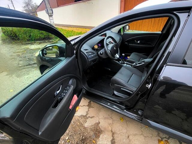 Черный Рено Меган, объемом двигателя 1.5 л и пробегом 280 тыс. км за 6600 $, фото 5 на Automoto.ua