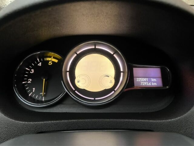 Черный Рено Меган, объемом двигателя 1.5 л и пробегом 220 тыс. км за 7500 $, фото 6 на Automoto.ua