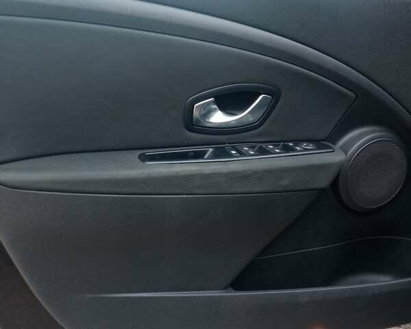 Рено Меган 2010 в Луцке на Automoto.ua Черный Рено Меган, объемом двигателя 1.6 л и пробегом 198 тыс. км за 6100 $, фото 44 на Automoto.ua