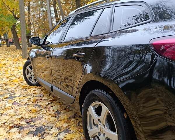 Рено Меган 2010 в Барановке на Automoto.ua Черный Рено Меган, объемом двигателя 1.46 л и пробегом 240 тыс. км за 7800 $, фото 9 на Automoto.ua