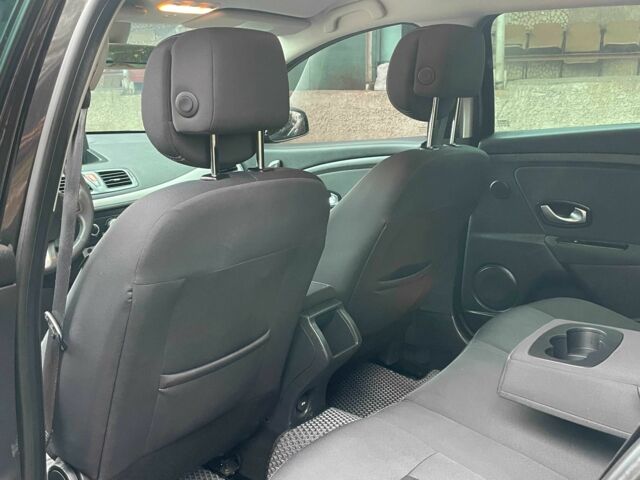 Черный Рено Меган, объемом двигателя 1.5 л и пробегом 290 тыс. км за 7000 $, фото 11 на Automoto.ua