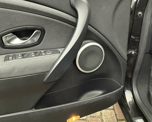 Черный Рено Меган, объемом двигателя 1.4 л и пробегом 185 тыс. км за 5999 $, фото 49 на Automoto.ua