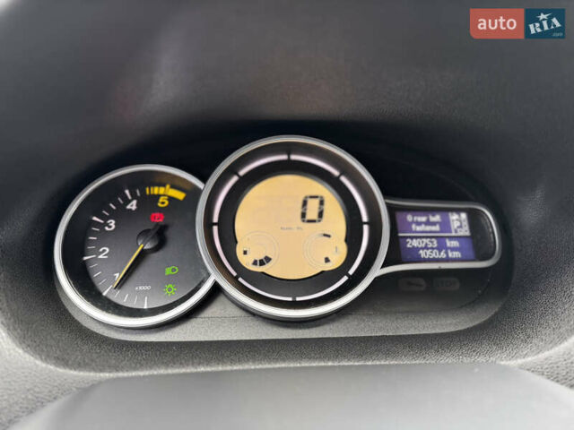 Черный Рено Меган, объемом двигателя 1.5 л и пробегом 240 тыс. км за 6500 $, фото 27 на Automoto.ua