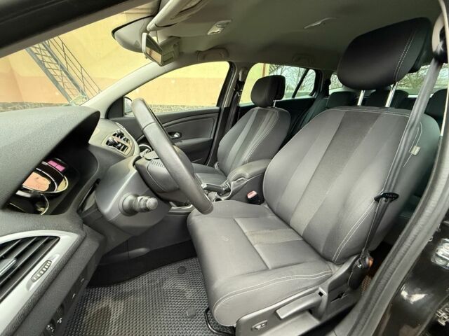 Черный Рено Меган, объемом двигателя 1.4 л и пробегом 185 тыс. км за 5999 $, фото 23 на Automoto.ua