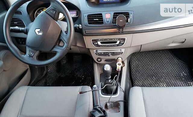 Черный Рено Меган, объемом двигателя 1.5 л и пробегом 249 тыс. км за 5700 $, фото 8 на Automoto.ua