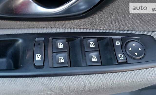 Черный Рено Меган, объемом двигателя 1.5 л и пробегом 249 тыс. км за 5700 $, фото 7 на Automoto.ua