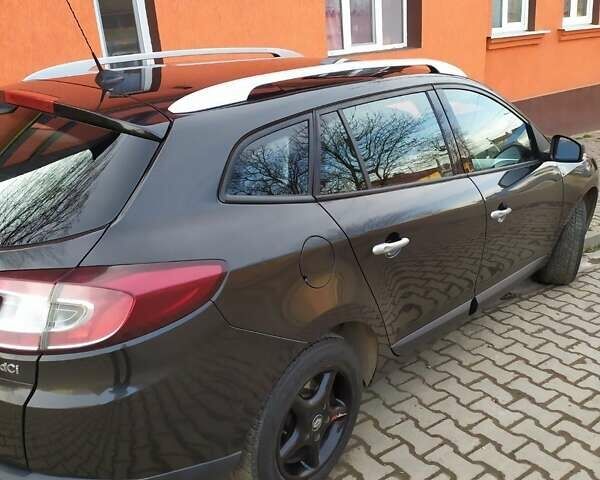 Рено Меган 2010 в Черновцах на Automoto.ua Черный Рено Меган, объемом двигателя 1.5 л и пробегом 243 тыс. км за 8300 $, фото 1 на Automoto.ua