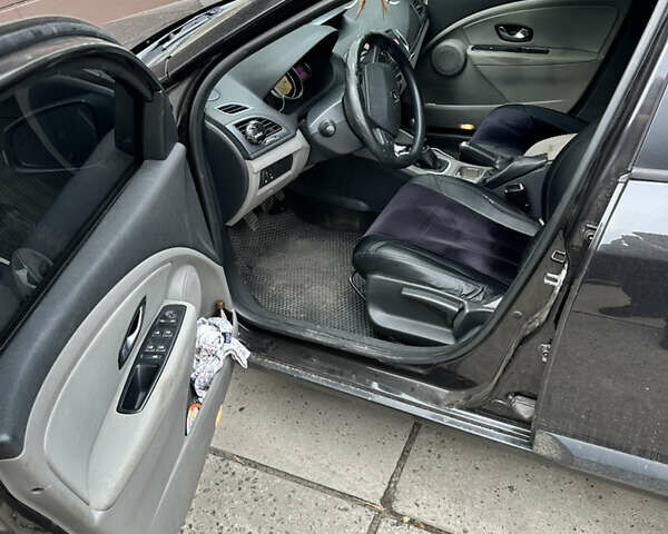 Черный Рено Меган, объемом двигателя 1.46 л и пробегом 384 тыс. км за 6300 $, фото 3 на Automoto.ua
