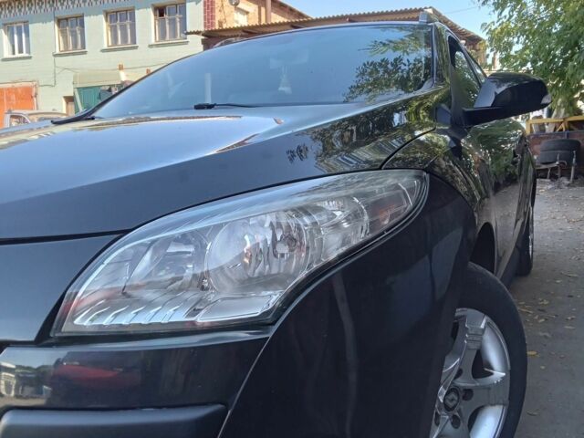 Черный Рено Меган, объемом двигателя 1.5 л и пробегом 330 тыс. км за 5999 $, фото 4 на Automoto.ua