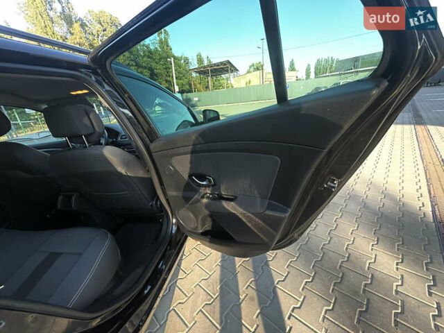 Черный Рено Меган, объемом двигателя 1.6 л и пробегом 205 тыс. км за 7100 $, фото 34 на Automoto.ua