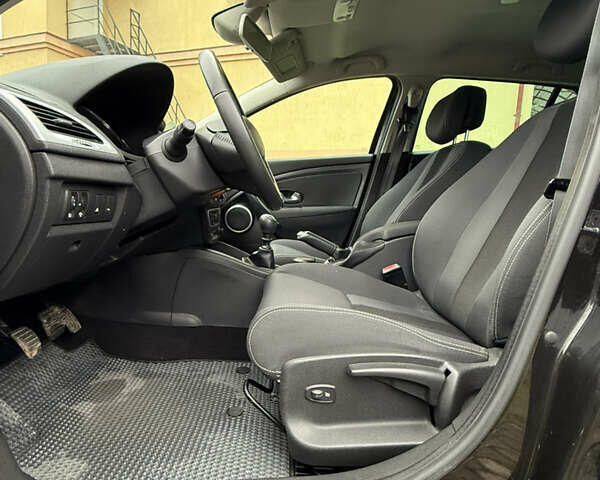 Черный Рено Меган, объемом двигателя 1.4 л и пробегом 185 тыс. км за 5999 $, фото 48 на Automoto.ua