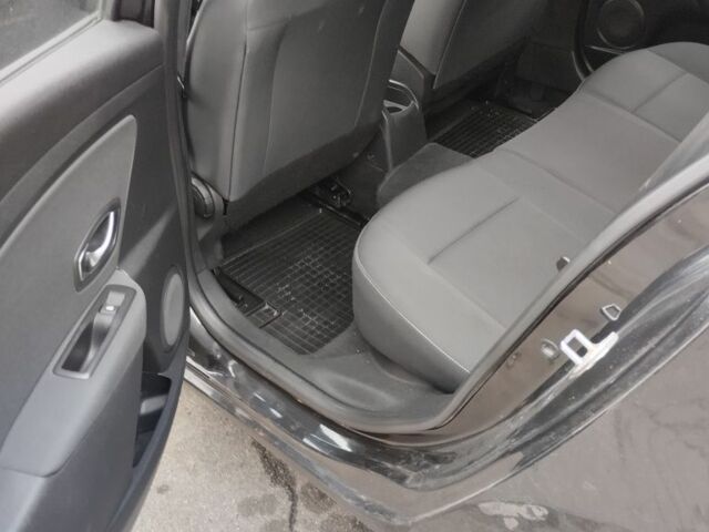 Черный Рено Меган, объемом двигателя 0 л и пробегом 235 тыс. км за 7300 $, фото 4 на Automoto.ua