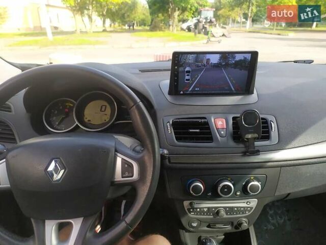 Рено Меган 2010 в Калуше на Automoto.ua Черный Рено Меган, объемом двигателя 1.46 л и пробегом 225 тыс. км за 7300 $, фото 6 на Automoto.ua