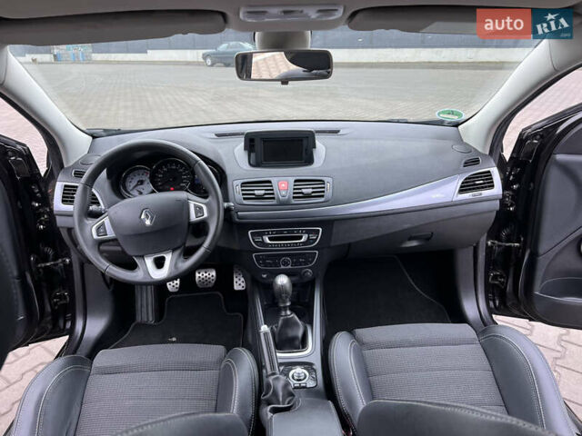 Черный Рено Меган, объемом двигателя 1.4 л и пробегом 170 тыс. км за 6900 $, фото 57 на Automoto.ua