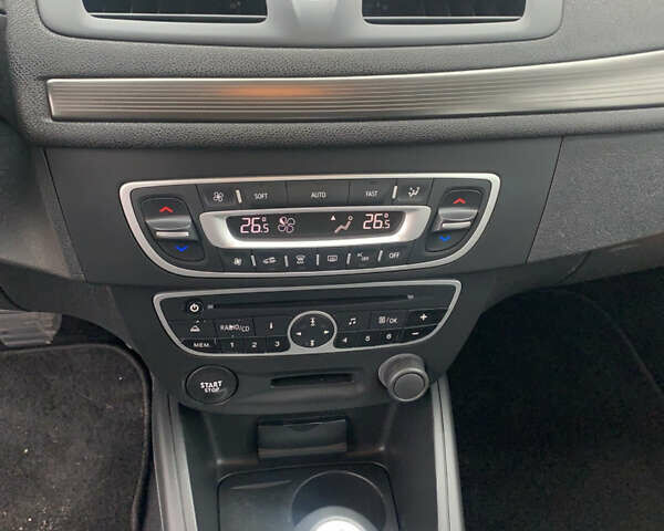 Черный Рено Меган, объемом двигателя 0 л и пробегом 230 тыс. км за 7750 $, фото 7 на Automoto.ua